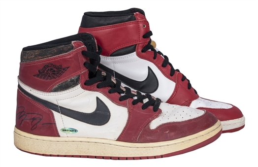 Michael Jordan Signed Pair of Nike Air Jordan I Sneakers (UDA) 